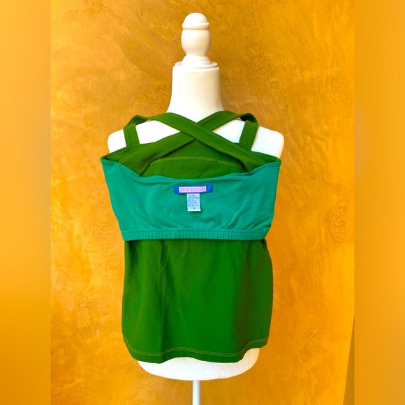 One Tooth Workout Top with Built-in Bra - Green - Size M - Picture 2 of 5
